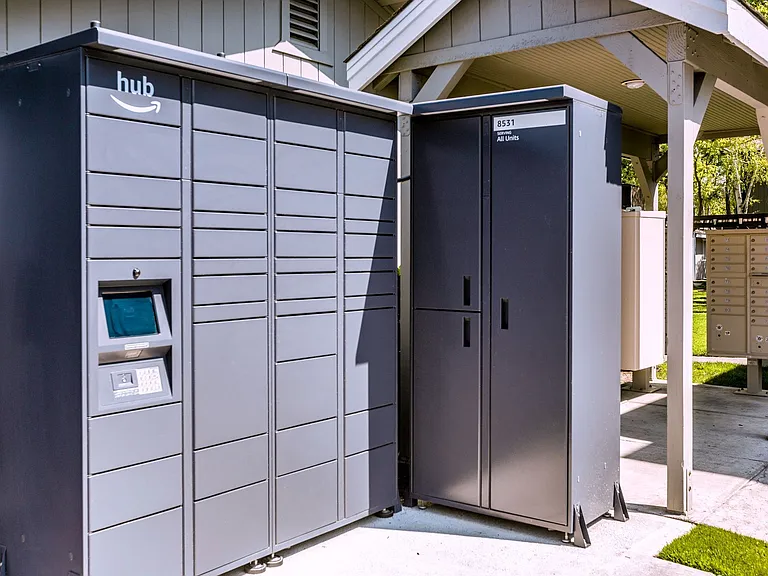 Amazon Locker Hub