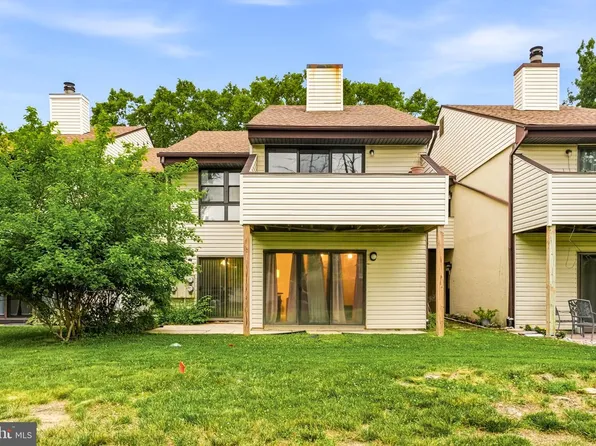 18A E Daisy Ln #A, Mount Laurel, NJ 08054