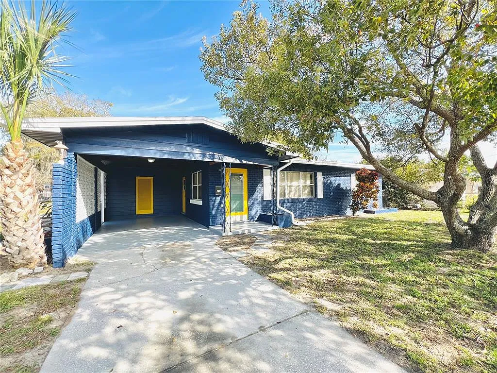 3 bed, 1.0 bath, 1234 sqft, $1,595 — Photo 1