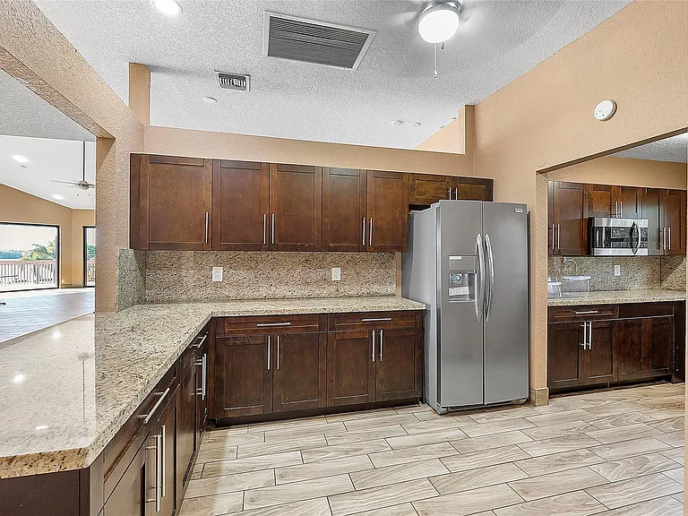 31 Columbia Ct — Photo 10