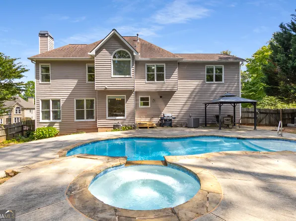 825 Yosemite Dr, Suwanee, GA 30024