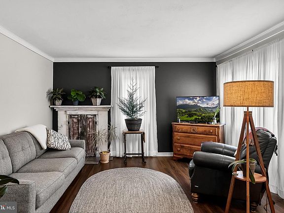 5th image of 257 Spout Spring Ave