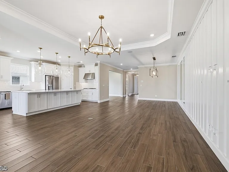 26801 Victoria Pl — Photo 10