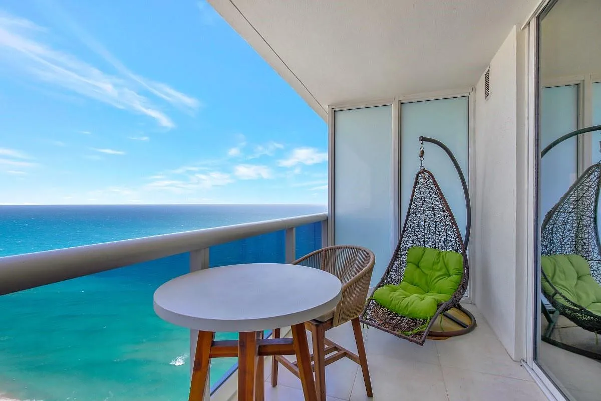 1 bed, 1.0 bath, 844 sqft, $4,800 — Photo 2