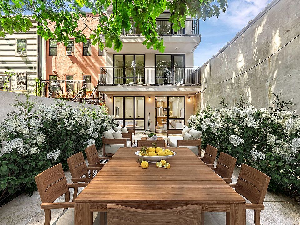 1st image of 226 Putnam Ave #101