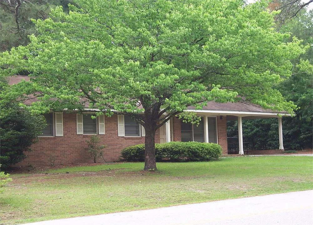 201 Faculty Blvd — Photo 1