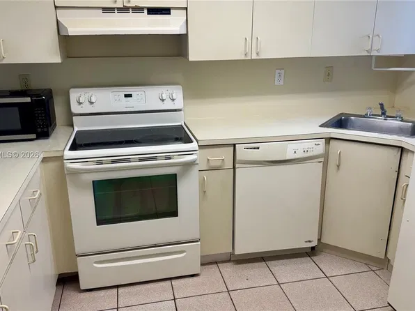 2710 W 76th St, Hialeah, FL
