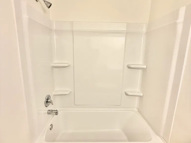 1820 Hudson Ave #10 — Photo 7