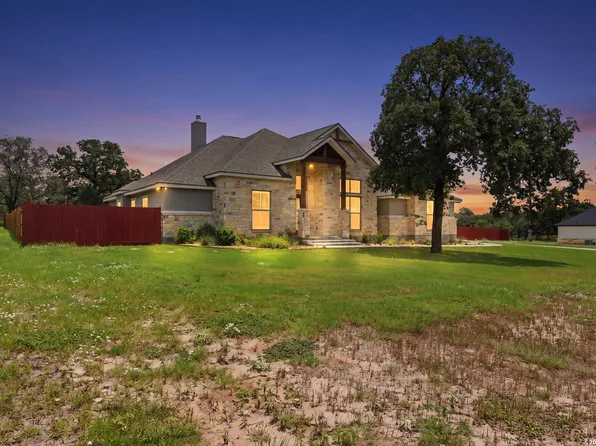 104 HONDO RDG, La Vernia, TX 78121
