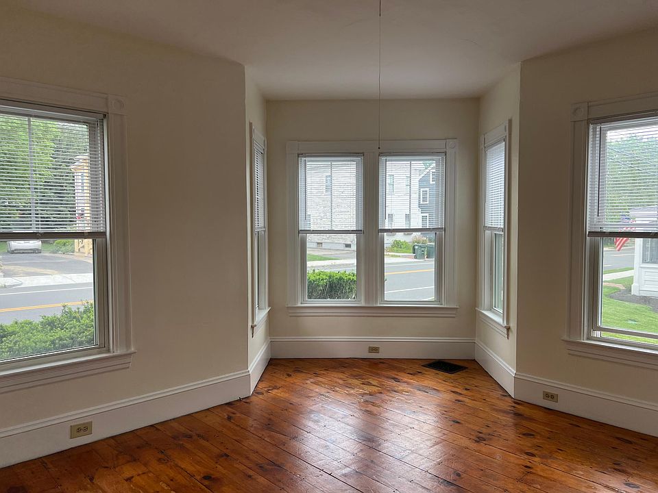 1st image of 324 Merrimac St #1