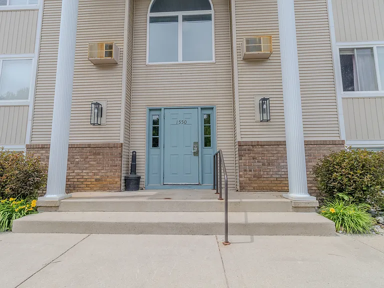 The Tides 1510 Veterans Dr — Photo 27
