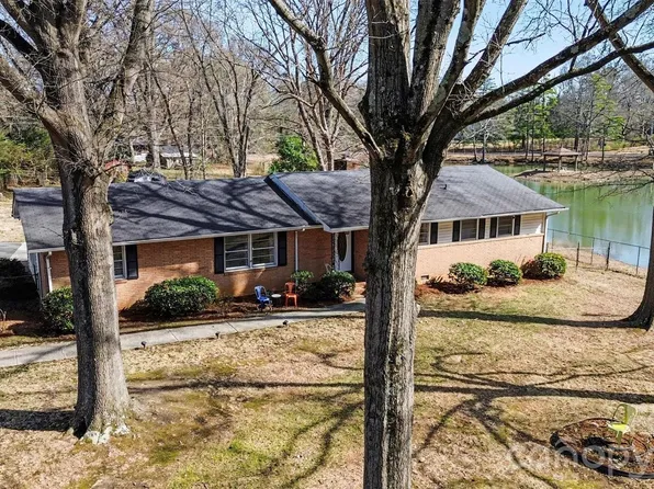 4831 Dogwood Pl, Charlotte, NC 28212