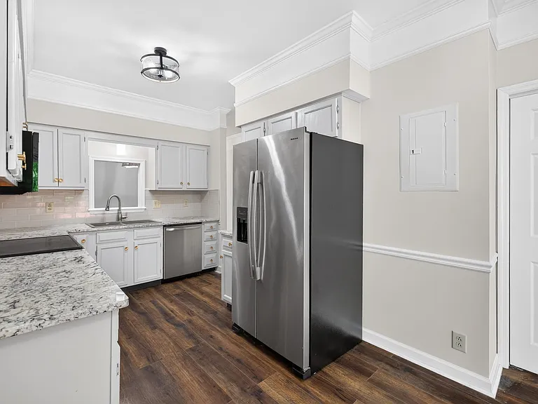 1215 Carriage Park Dr — Photo 10