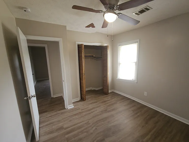 5727 Lexington Dr — Photo 30