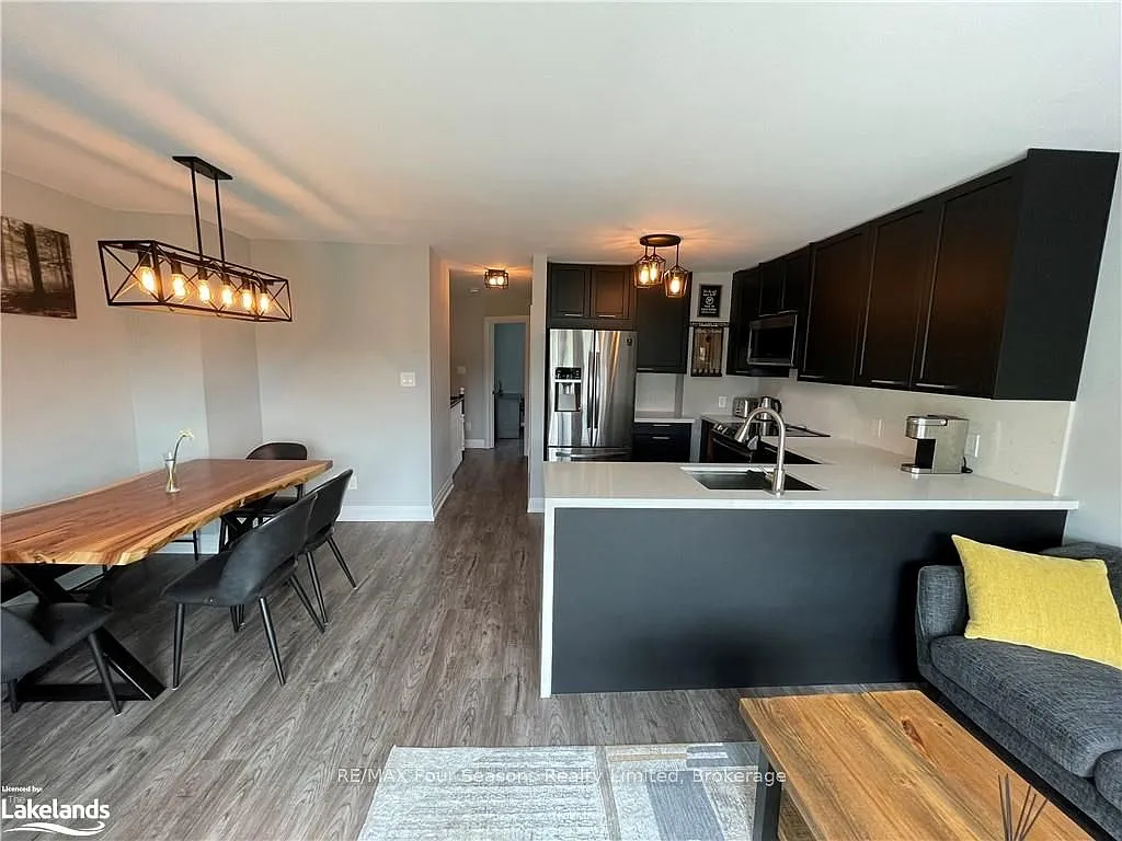 4 bed, $3,000 — Photo 2