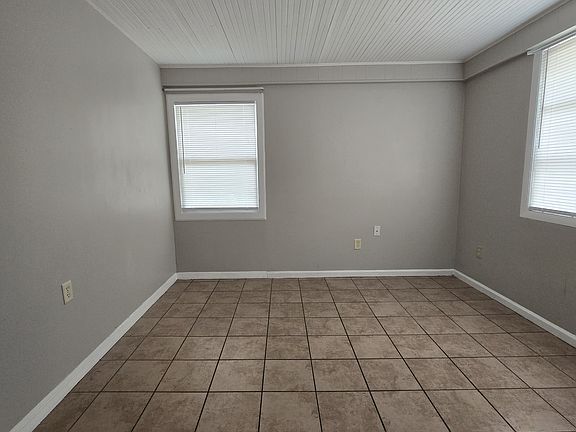 4th image of 306 W Park St