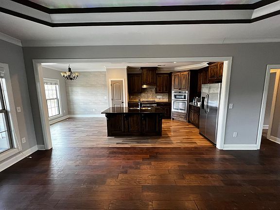 Open floor plan - living room / kitchen / dinning area
