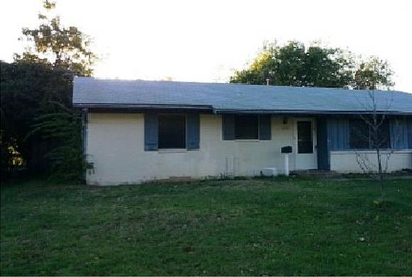 1st image of 1013 Pebblebrook Dr