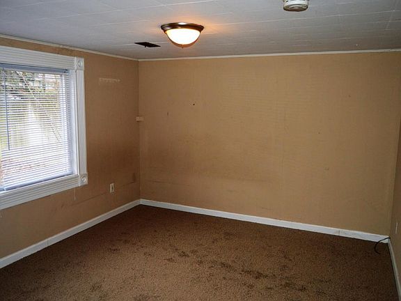 3rd image of 629 Cloverdale Ave NW