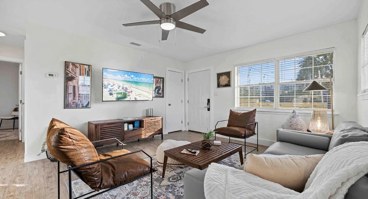 2 bed, 1.0 bath, 16791 sqft, $2,109 — Photo 2