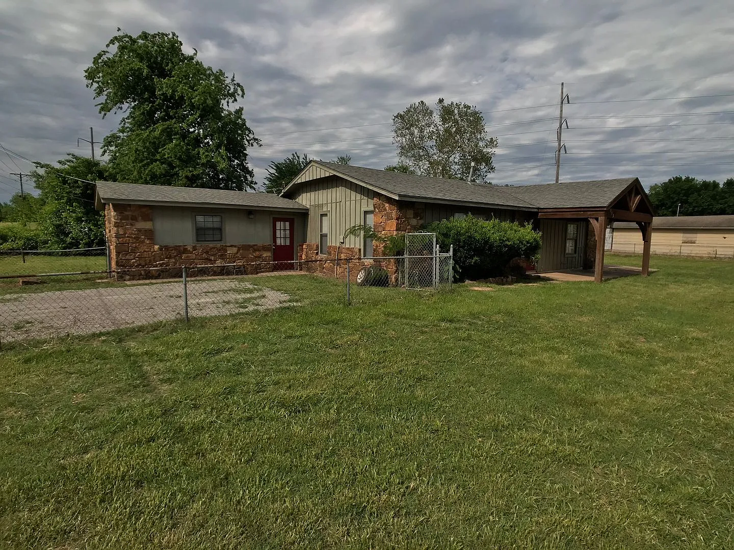 Large Fenced Yard Near the Heart of Jenks — Photo 2