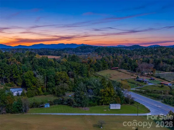 24 Snyder Ln, Mills River, NC 28759