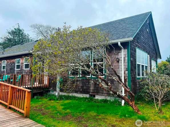 1702 260th Place, Ocean Park, WA 98640