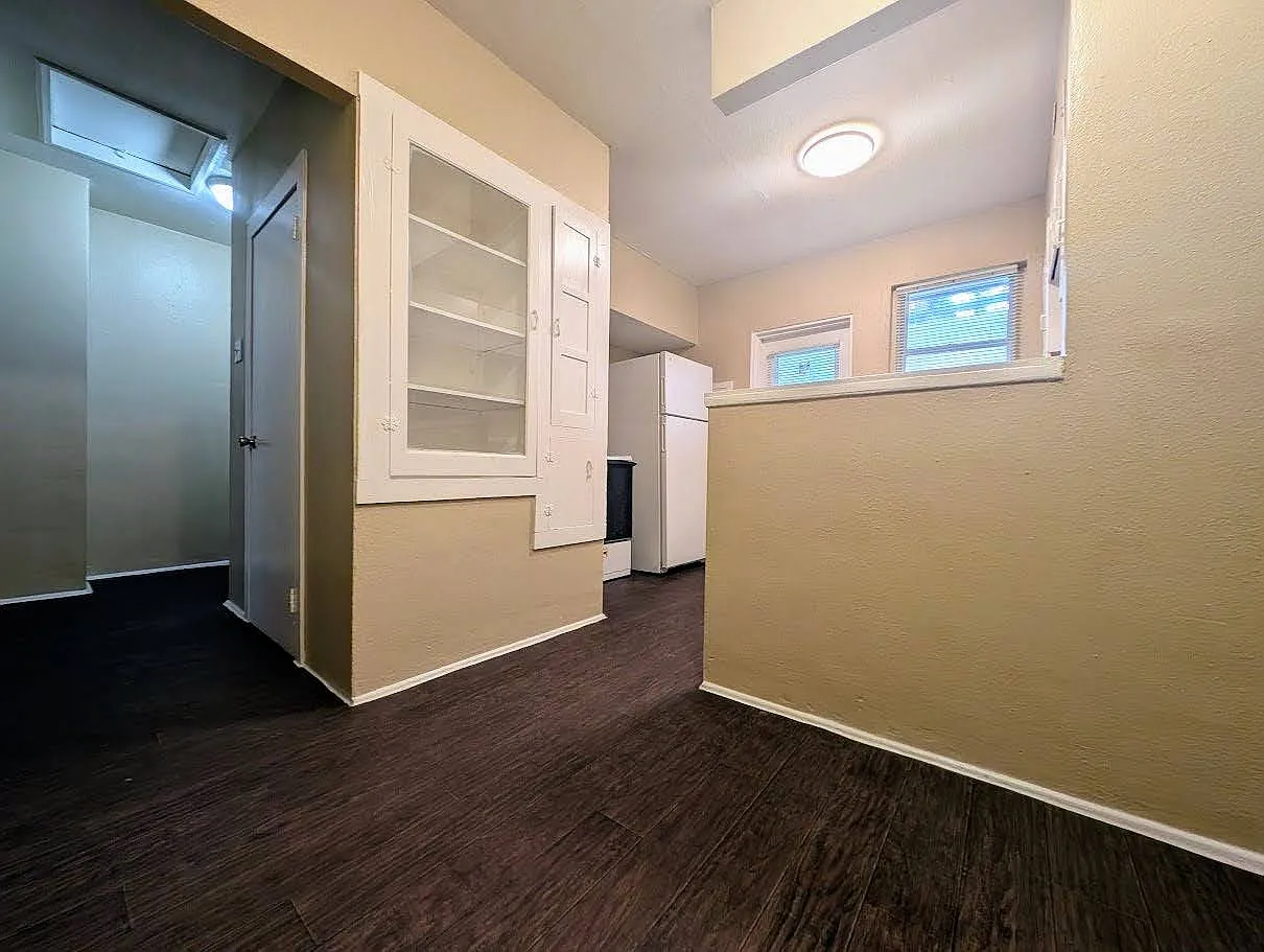 1 bed, 2492 sqft, $1,050 — Photo 4