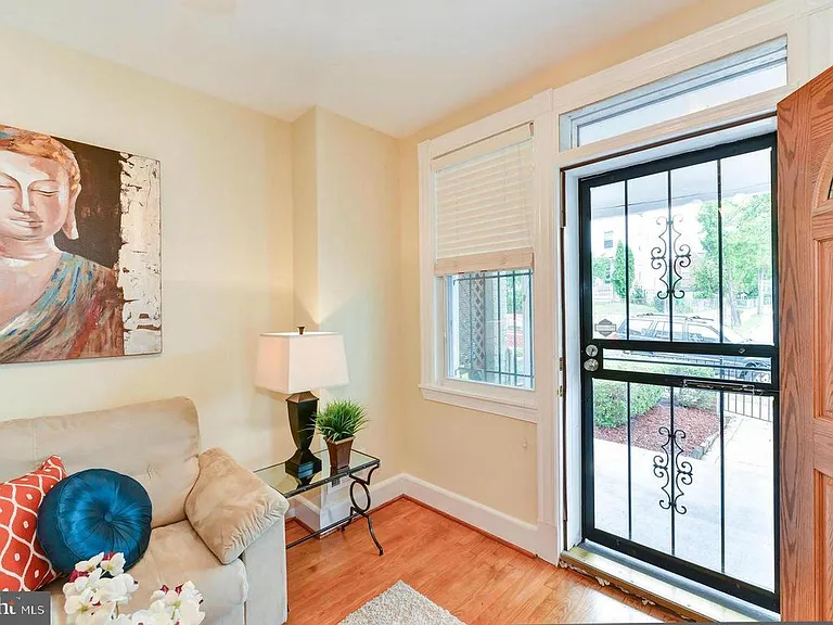 1648 L St NE — Photo 4