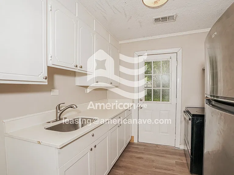 1237600_006_kitchen_7.jpg