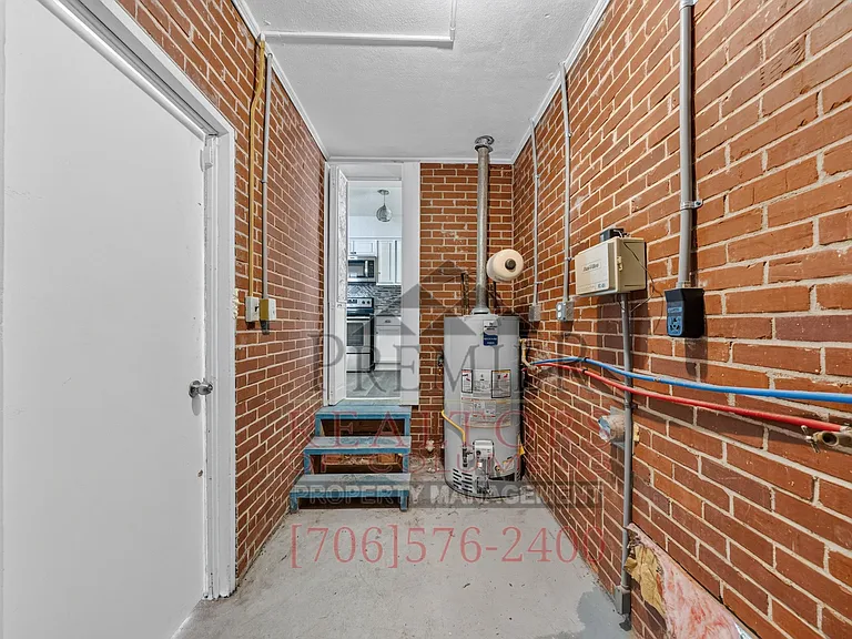 1819 Rosemary Ln — Photo 29