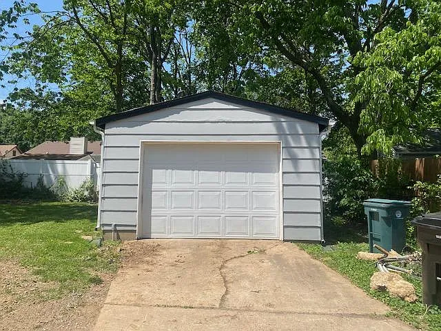 821 Evans Ave — Photo 3