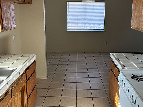 3rd image of 690 Kimball Ln
