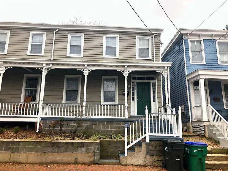 2617 E Clay St — Photo 1