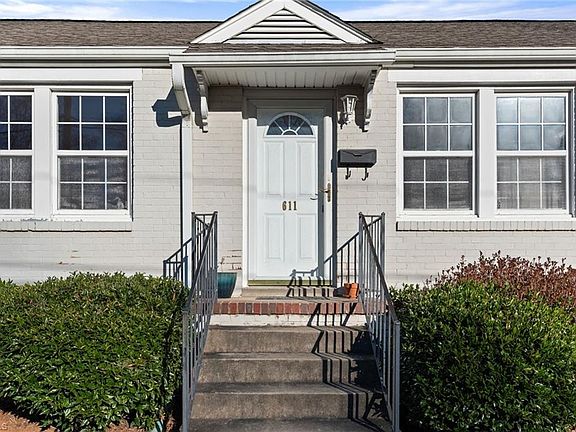 2nd image of 611 E Willowbrook Dr