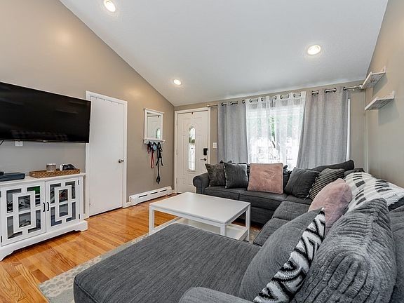3rd image of 45 Slumber Ln