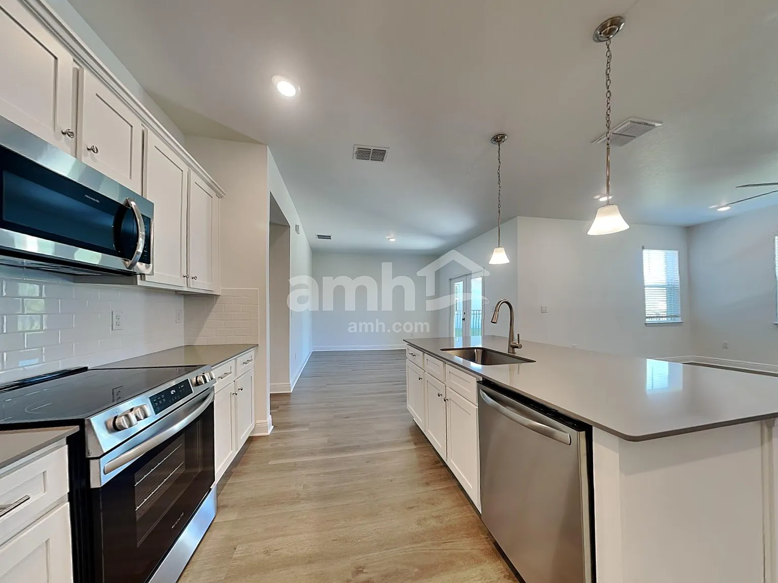 3 bed, 2.0 bath, 1700 sqft, $2,590 — Photo 4