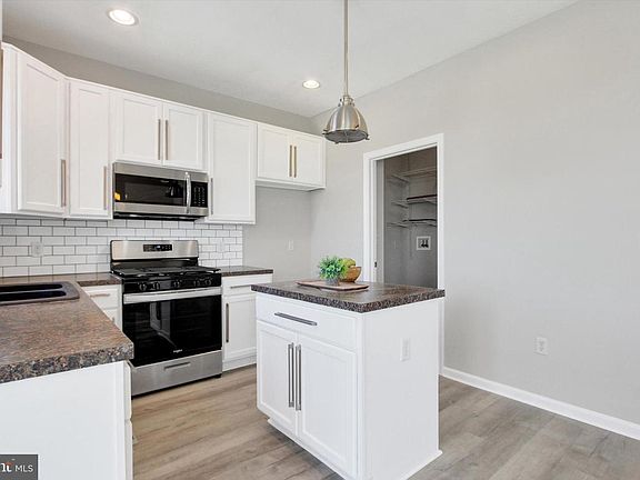 3rd image of 1229 Ledge Dr