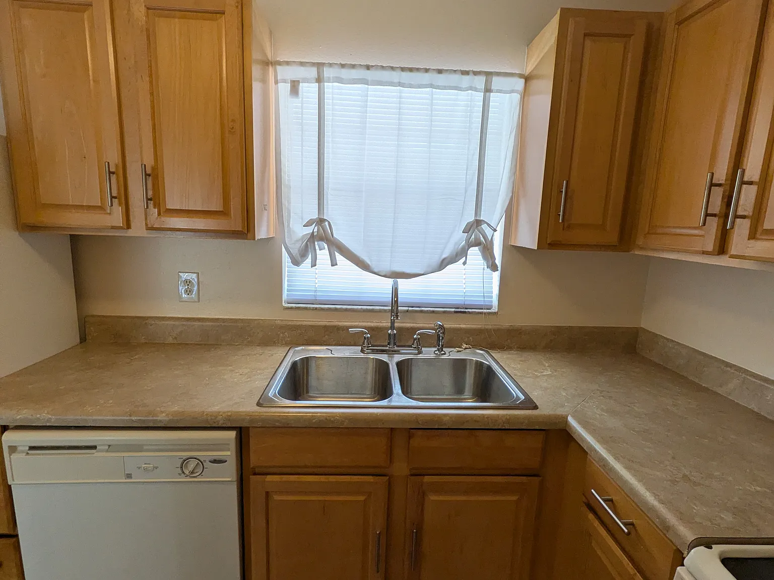 2 bed, 1003 sqft, $1,650 — Photo 4