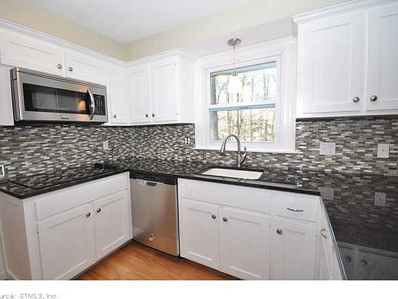 4th image of 137 Orchard Hill Dr