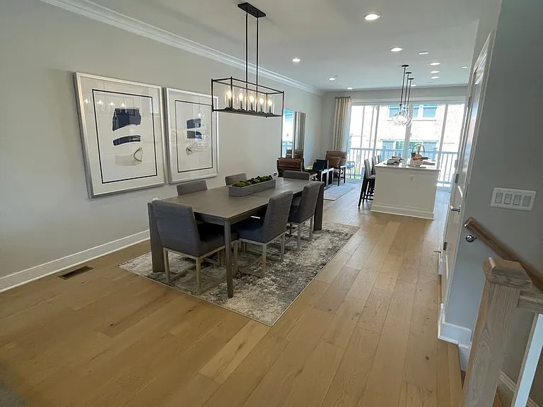 10324 Grosvenor Pl — Photo 11