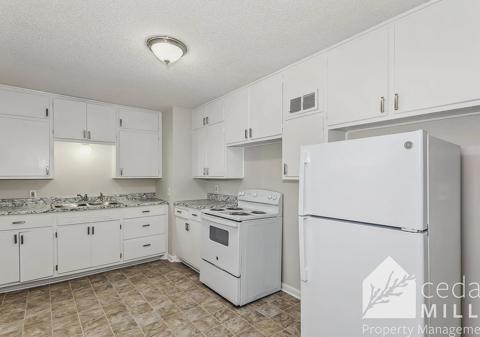 Remodeled Duplex Conveniently Located Near WSU! Section 8! — Photo 3