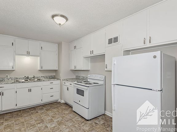 3rd image of 1412 N Volutsia Ave
