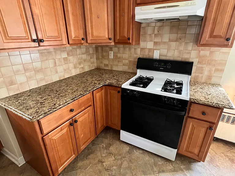 Updated Kitchen w/ granite countertops