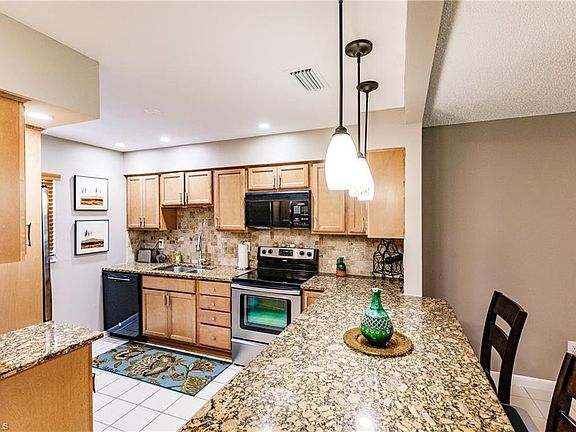 5th image of 6825 Sandtrap Dr