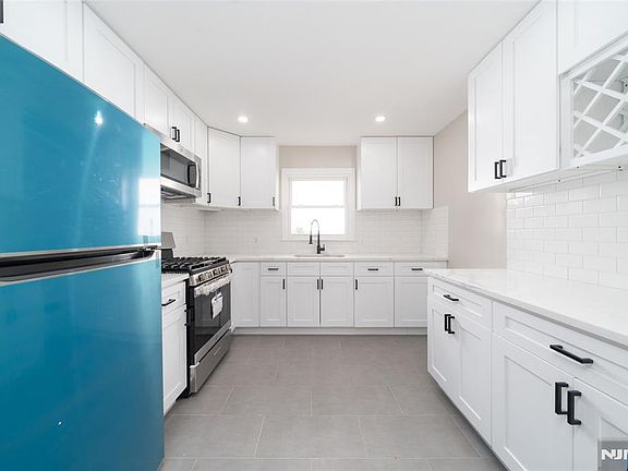 5th image of 104 Hayward Pl