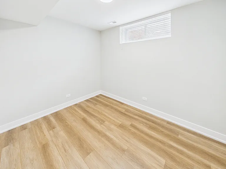 2142 S Fairfield Ave — Photo 14