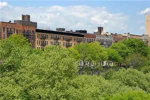 Sold by Warburg | media 8