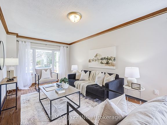 4th image of 2 Coomer Cres