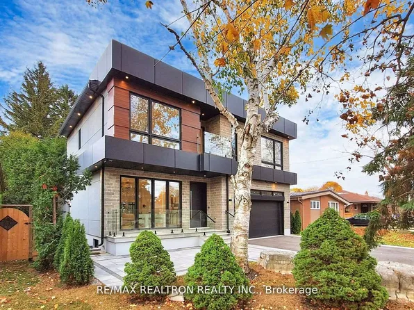 84 Murray Dr, Aurora, ON L4G 2C3
